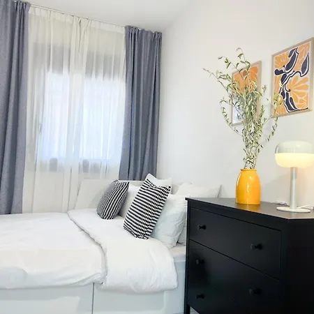 Near And Easy Parking - By Solstad *