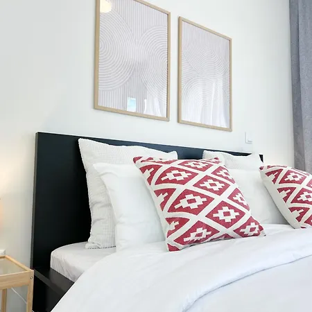 Near And Easy Parking - By Solstad Kavala