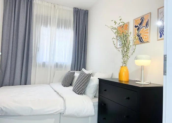 Near And Easy Parking - By Solstad *